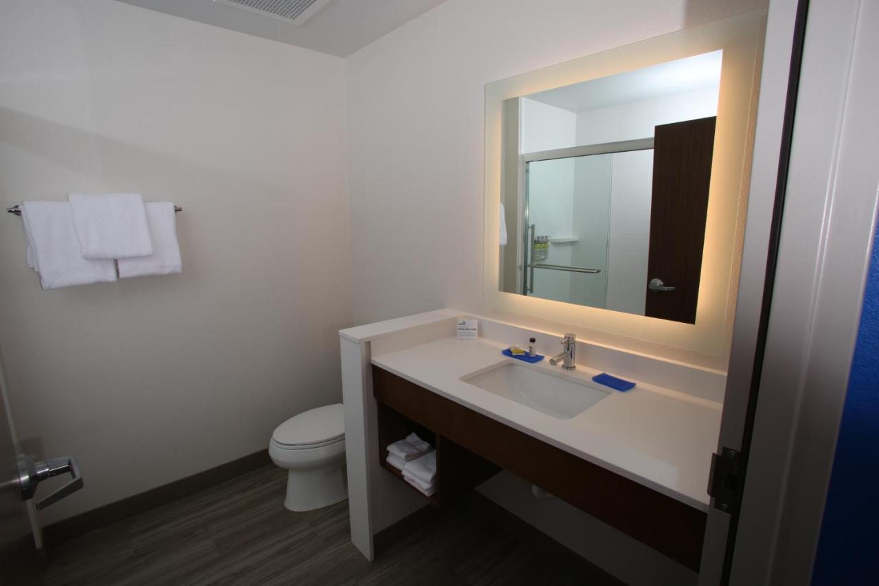 Holiday Inn Express Hotel And Suites Lincoln Airport By Ihg Zewnętrze zdjęcie