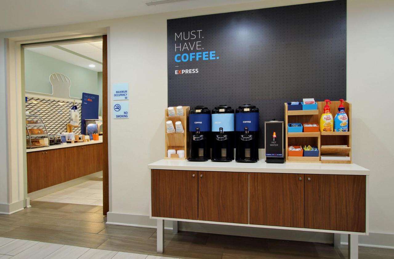 Holiday Inn Express Hotel And Suites Lincoln Airport By Ihg Zewnętrze zdjęcie