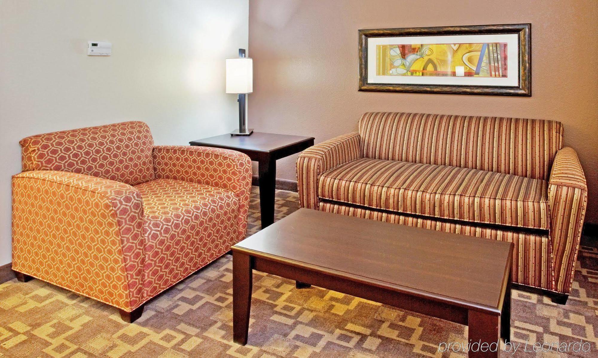 Holiday Inn Express Hotel And Suites Lincoln Airport By Ihg Zewnętrze zdjęcie