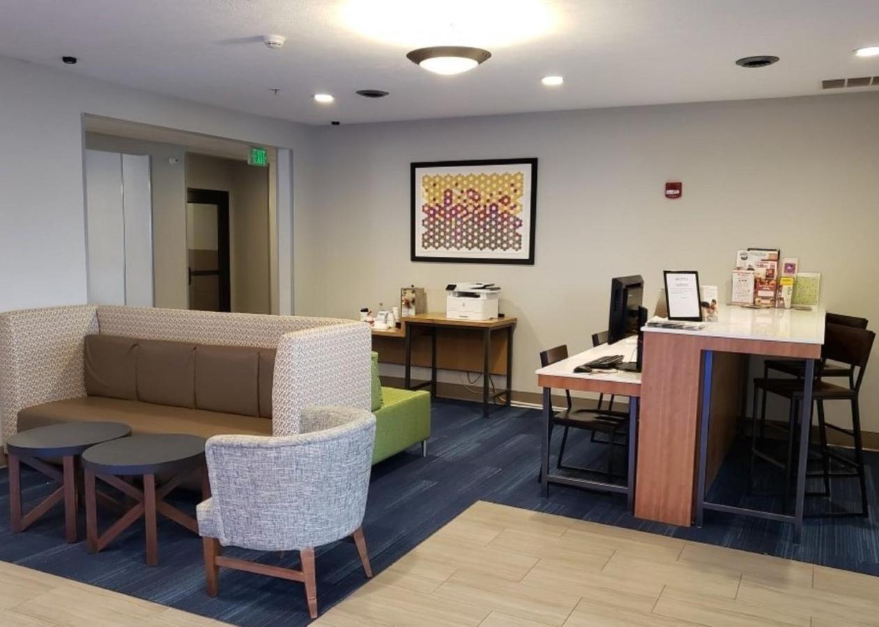 Holiday Inn Express Hotel And Suites Lincoln Airport By Ihg Zewnętrze zdjęcie