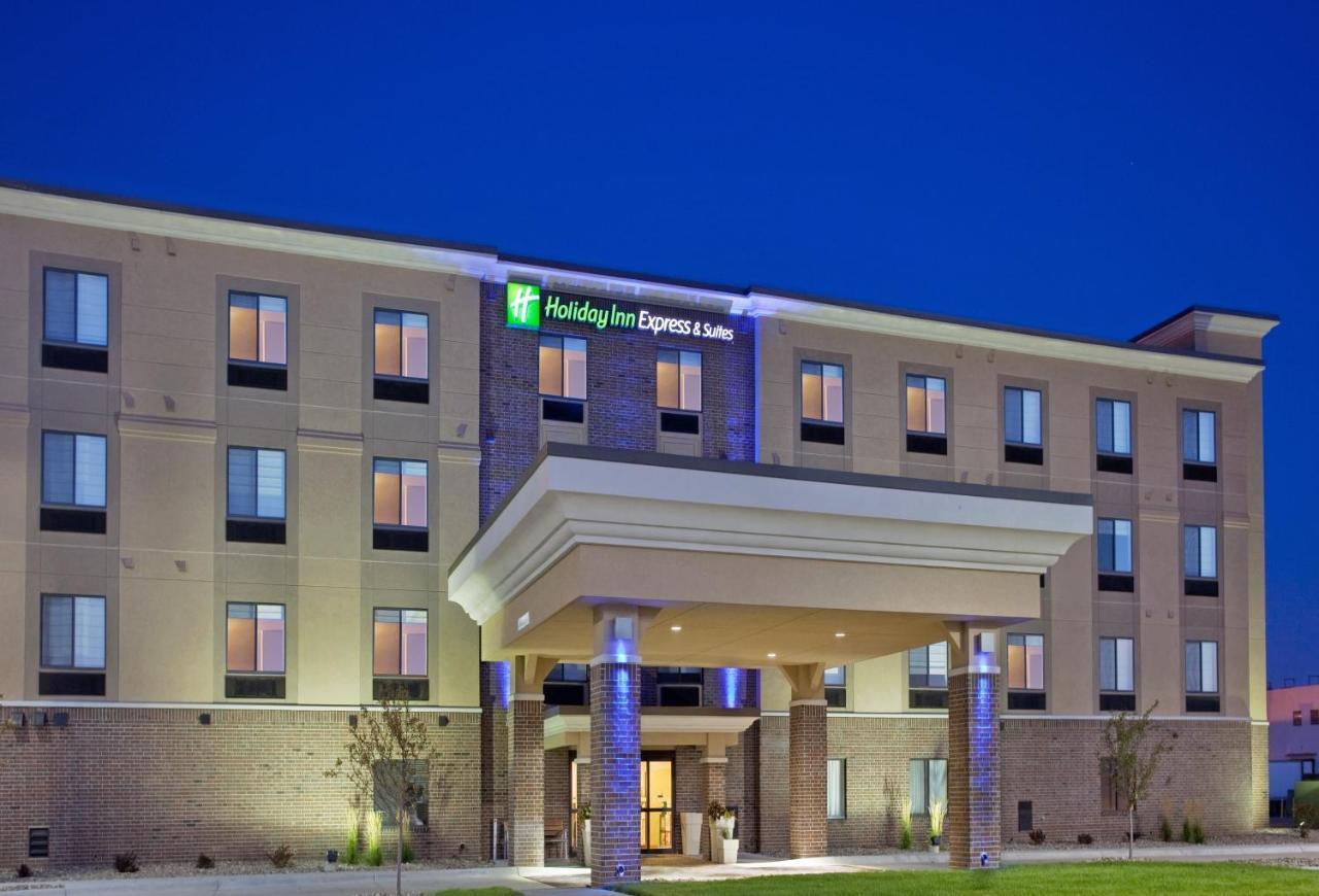 Holiday Inn Express Hotel And Suites Lincoln Airport By Ihg Zewnętrze zdjęcie