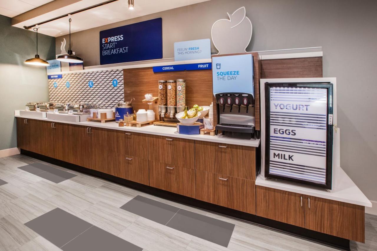 Holiday Inn Express Hotel And Suites Lincoln Airport By Ihg Zewnętrze zdjęcie